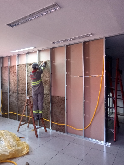 Drywall com isolamento térmico e acústico instalado pela Contrast
